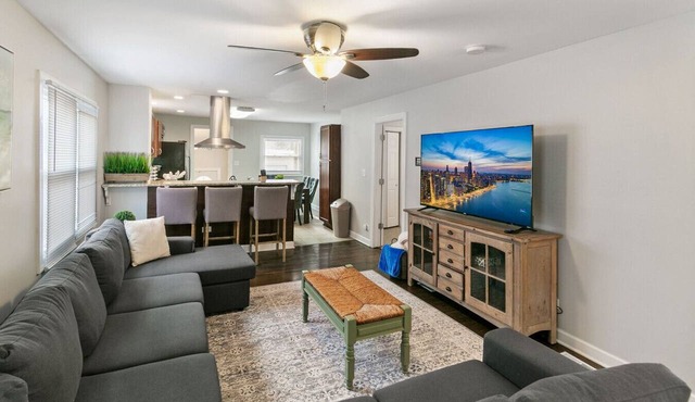 Great For Families DT Libertyville near Naval Base