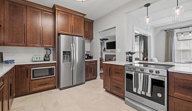 Heights Hyde Park 2BR Home Near Nelson + Parking