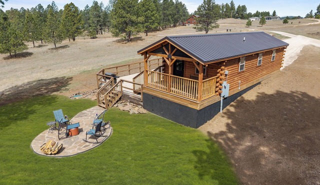 Hilltop Hideway-BRAND NEW-Just minutes from Custer-Close to Off Road Trails!