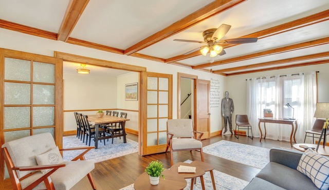 Historic Independence Sq, Walkable 4BR/2BA Home