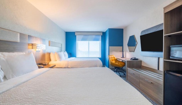 Holiday Inn Express & Suites Kansas City Airport by IHG