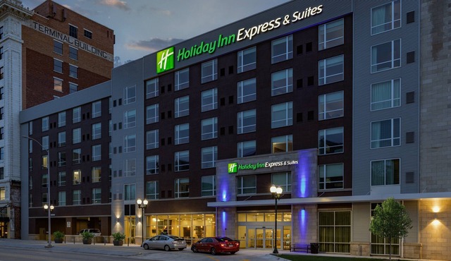 Holiday Inn Express & Suites Lincoln Downtown by IHG