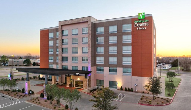Holiday Inn Express & Suites Moore by IHG