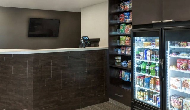 Home-Like Suites for Families and Relocation in Overland Park