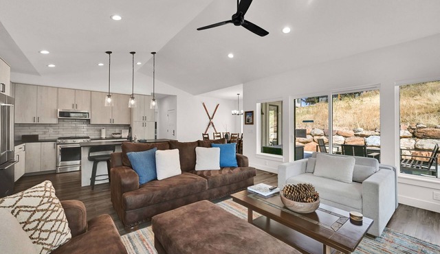 Hot Tub House: Ski Retreat at Powder Mountain
