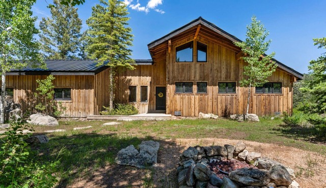 Hot Tub, Incredible Deck/Views, Firepit!