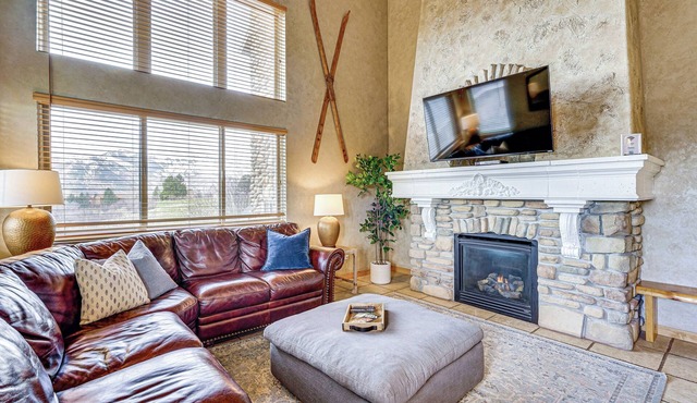 Hot Tub & Mtn-View Deck: Townhome in Eden