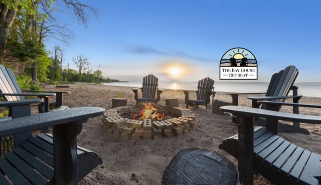 HotTub, Private Beach Access, BBQ, Natural Fire Place, FirePit, Paddle Boards