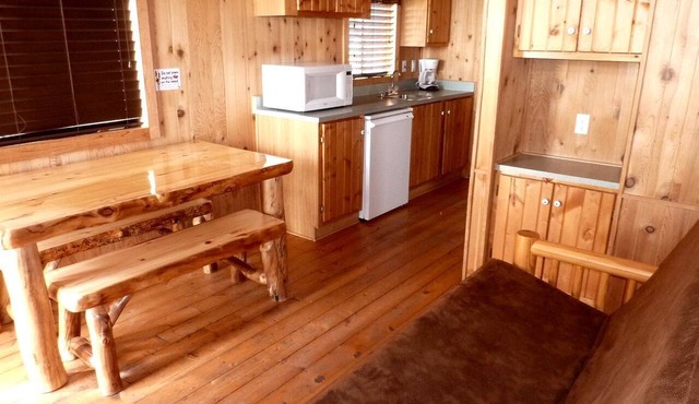 Impressive Cabin with Gorgeous Lake Vistas near West Yellowstone, Montana