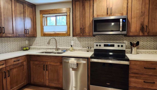 IN TOWN - Private1bd 1bth+office located in home of longtime local