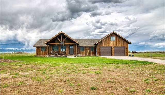 Isolated Cabin with Hot-Tub and Foosball Table in Idaho