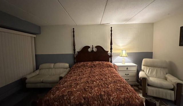 J-E Hotel & Suites in St Cloud