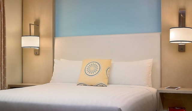 Just What You Were Looking For! Onsite Pool, Free Breakfast, Pets Allowed