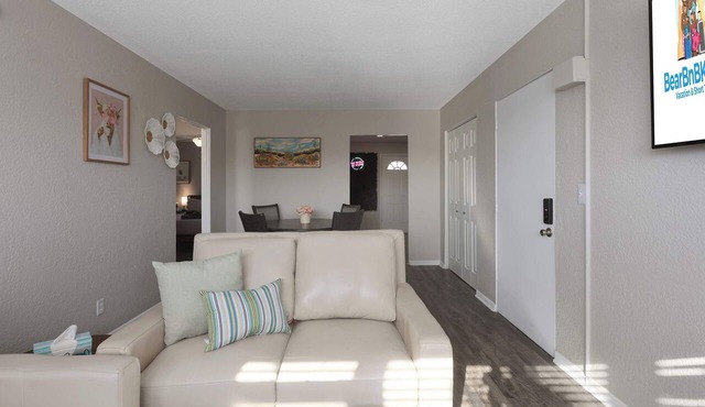 KC Apt 2 BR FIFA Ready Mins to Stadium