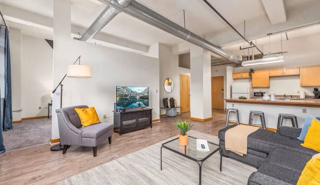 King Bed Downtown KC Walkable KC Loft Parking
