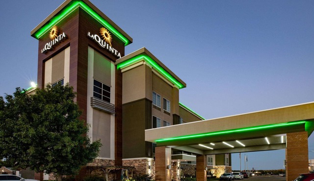 La Quinta Inn & Suites by Wyndham Tulsa - Catoosa Route 66