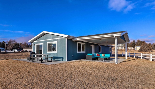 Lake McConaughy Getaway w/Patio - Walk to Beach