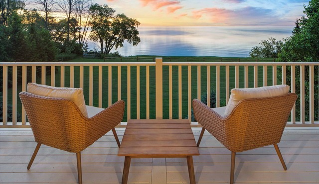 Lake Michigan Gem: Private Beach & Game Room