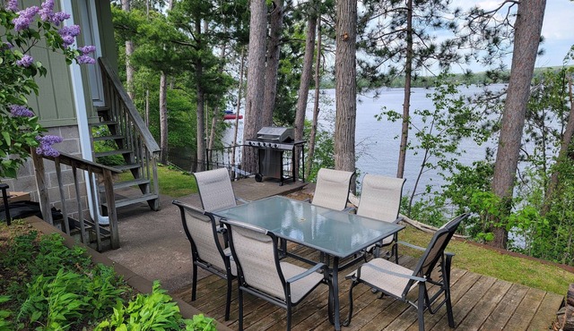 LAKEFRONT COTTAGE