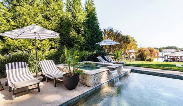 Lakefront Home with Pool and Hot tub in Cornelius