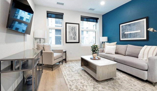 Landing | Beautiful 1BD, Gym, Rooftop Lounge