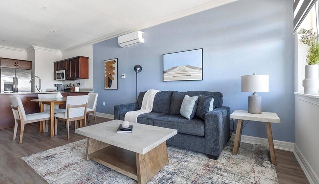 Landing | Beautiful 2BD, Clubhouse, Gym