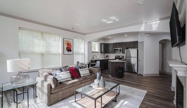 Landing | Chic 2BD, Pool, Clubhouse