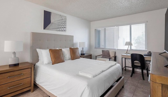 Landing | Chic Studio in Glendale