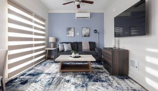 Landing | Modern 1BD, Gym, Clubhouse