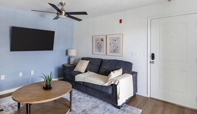 Landing | Spectacular 2BD, Pool, Gym