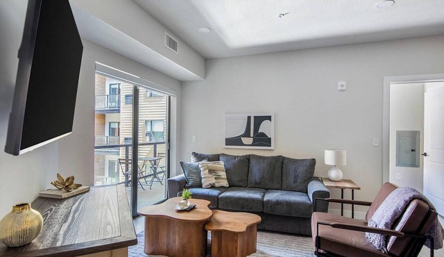 Landing | Stunning 2BD in Granary District