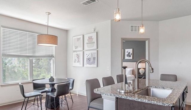 Landing | Stunning 1BD, Gym, Yoga Studio