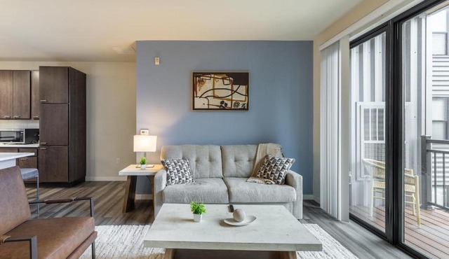 Landing Stylish 2BD Gym Courtyard