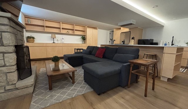 Large Clean & Modern Basement Apartment Near Aggie
