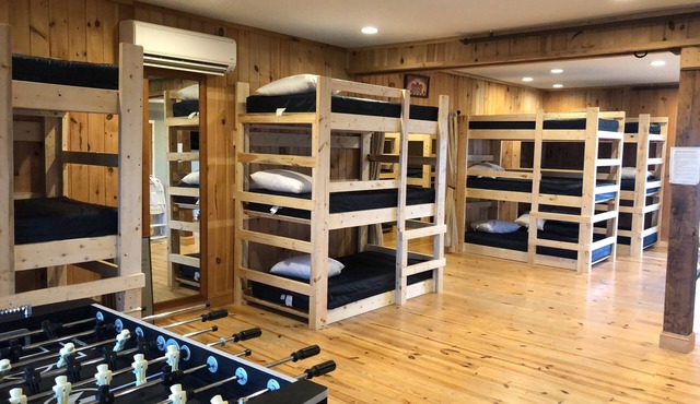 Large Groups - sleeps up to 24 -group ski rentals & lift tickets available
