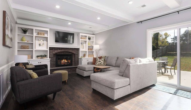 Large Home Walkable Area Sleeps12+King beds+Tv's
