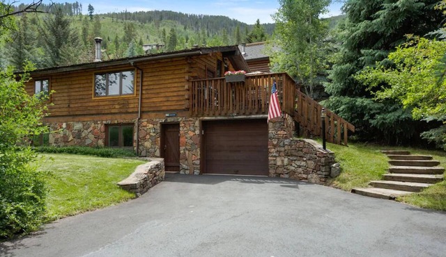 Larkspur Lodge, Single Family, hot tub, 2 decks, AC, BBQ, free Vail bus.