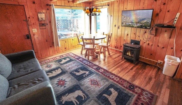Lazy R Cottages: 3 1 Bedroom Cabin