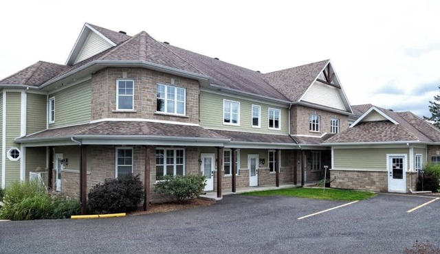 Le Champlain 101 Duplex avec Piscine by Alchalet in Bromont