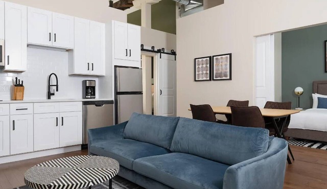 LIVN Millennium Park Downtown Chicago 2BR