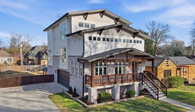 Luxe on Lewis | Utica Sq/EXPO | Chef's Kitchen
