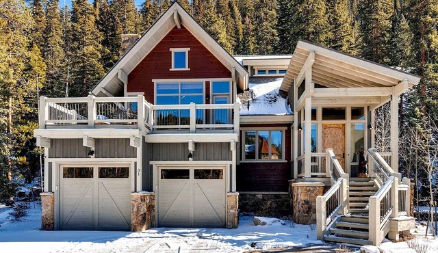 Luxurious 4 Bedroom Mountain Home