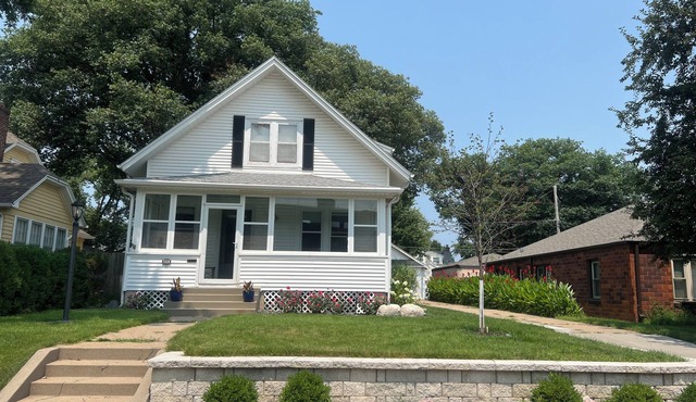 Luxury 4 bedroom house with amazing outdoor lighting and water feature!
