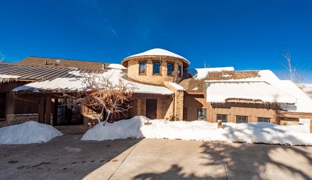Luxury 5 Bedroom Promontory Golf Club Cabin