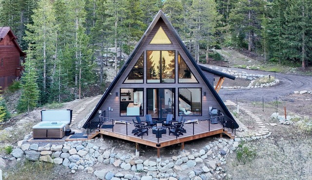 Luxury A-Frame-Hot Tub-Mt Quandary Views-2 King Suites-Deck-Games-Chefs Kitchen