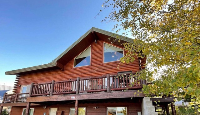 Luxury Cabin on the 9th Green AC, HotTub, Gameroom