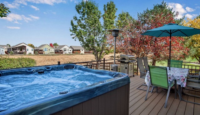 Luxury Home with hot tub. Elderly and Kid Friendly!