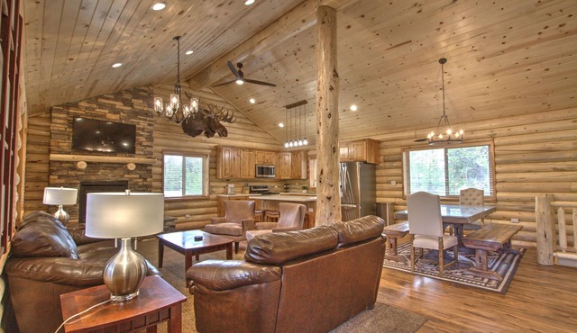 Luxury Log Home Huge Yard & Playground 4.9 Miles to Yellowstone