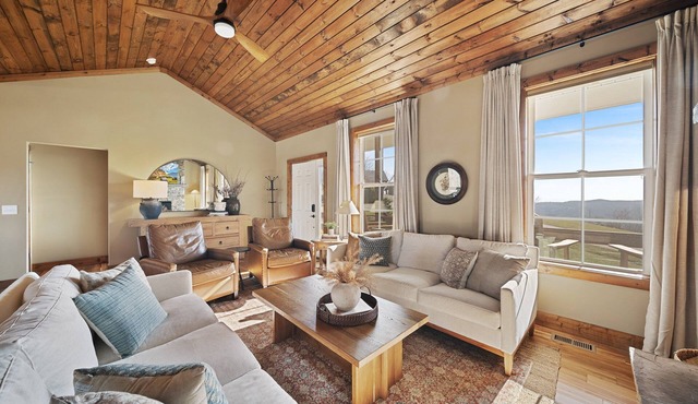 Luxury Mountain Retreat with Grandfather Mountain Views | Sleeps 16 | Game Room | Chef's Kitchen