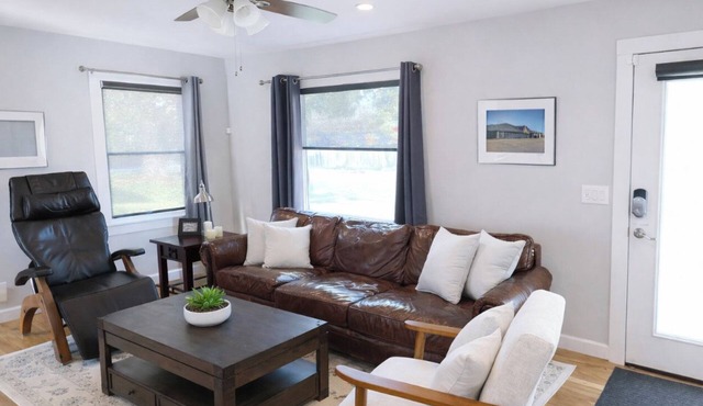 Luxury Retreat 1 block to downtown OP